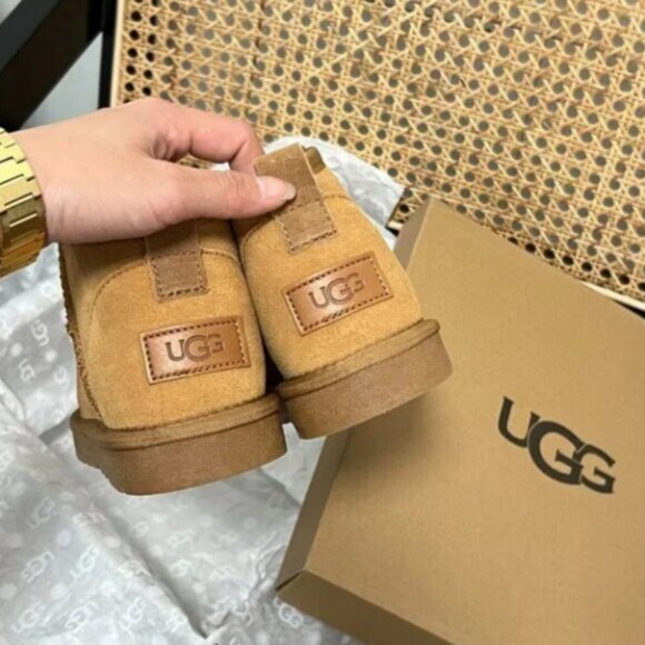 New Ugg Womens mini Snow boots - Picture 5 of 6